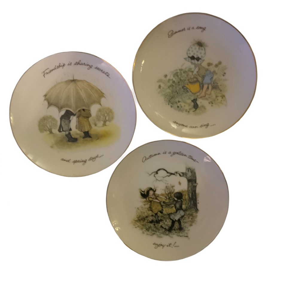 Charming Holly Hobbie Illustrated Plate Set - Cream and Gold